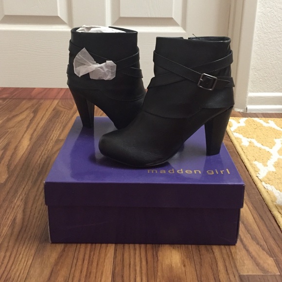 Brand new Steve Madden ankle boot