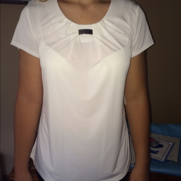 White Top with a Professional look - Picture 1 of 2