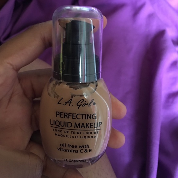 Liquid Makeup - Picture 1 of 2