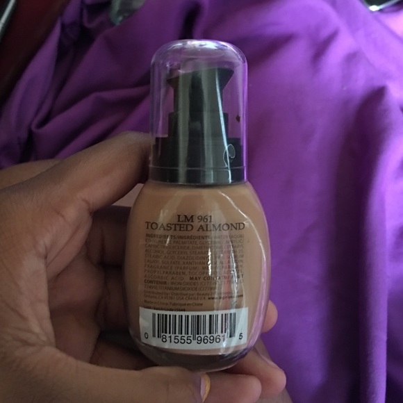 Liquid Makeup - Picture 2 of 2