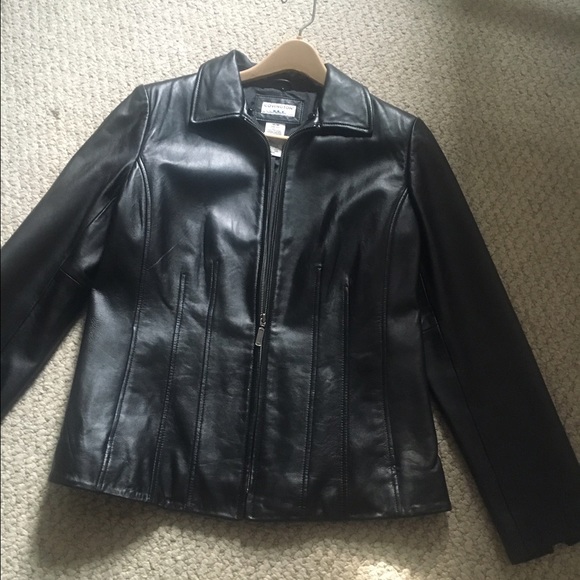 Black zip up jacket - Picture 2 of 3