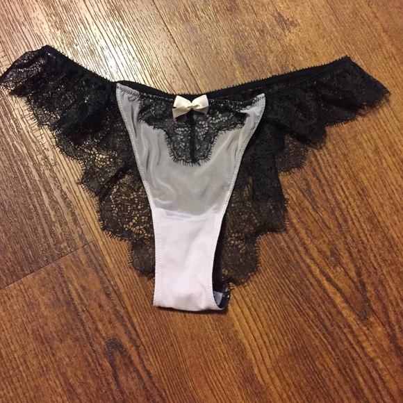 Very sexy low-rise cheekini