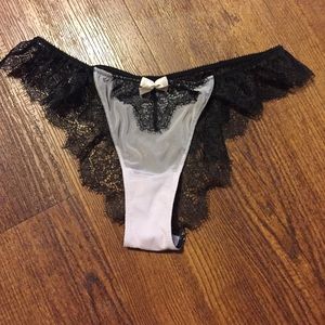 Very sexy low-rise cheekini