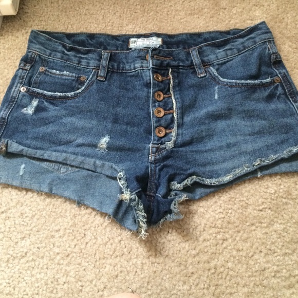 Free people runaway cutoff denim shorts size 27