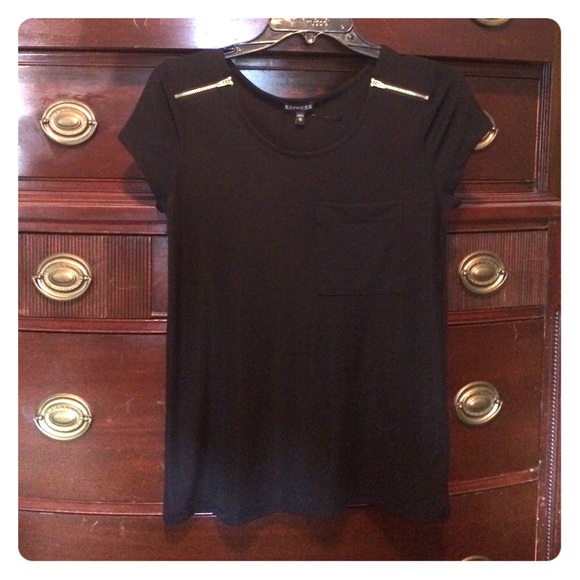 Express black tee with gold zippers