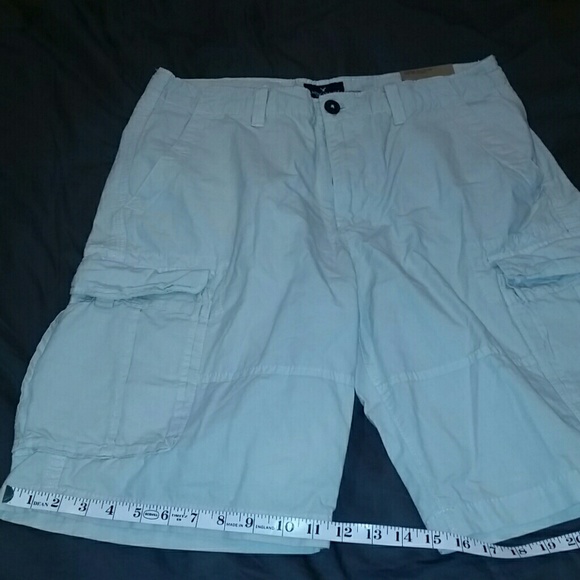 American Eagle Cargo shorts size 34  (NWT)