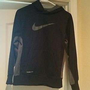 Nike therma fit sweatshirt