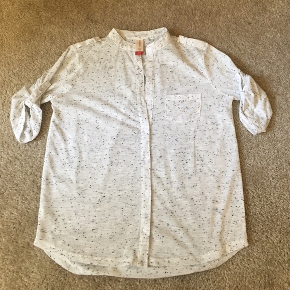 Juniors white 3/4 sleeve shirt