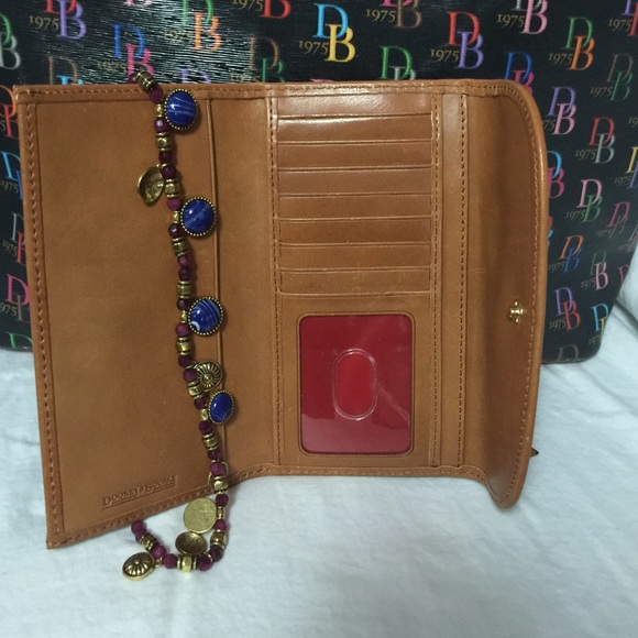 Dooney and Bourke Large Tote & Matching Wallet - Picture 2 of 4