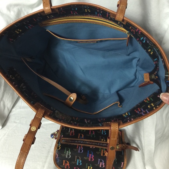 Dooney and Bourke Large Tote & Matching Wallet - Picture 3 of 4