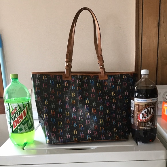 Dooney and Bourke Large Tote & Matching Wallet - Picture 4 of 4