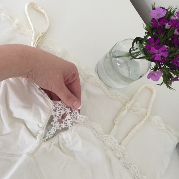Cream American eagle camisole