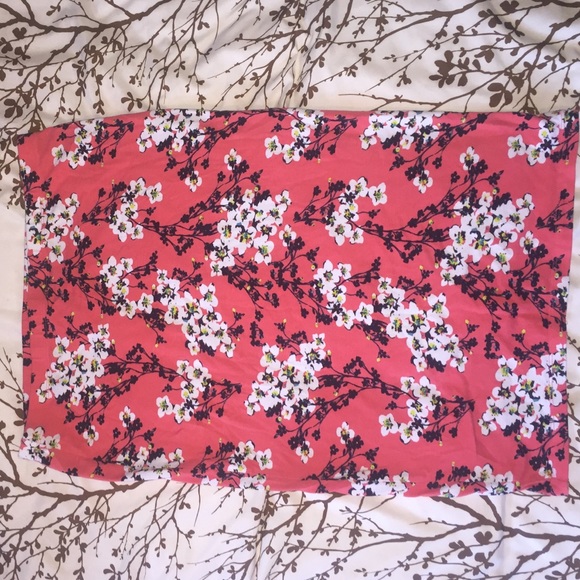 High waisted pencil skirt. Cotton, stretchy.