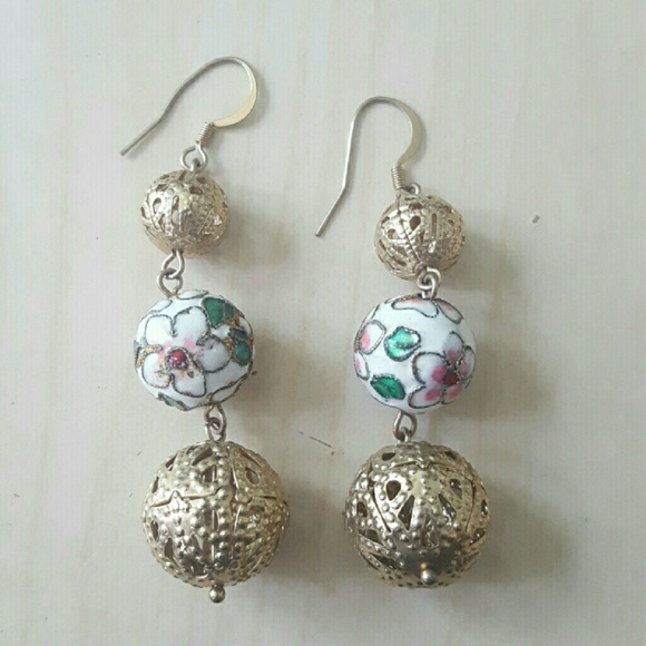 🎁Gifted to @carav19 🎁 Gold and flower earrings - Picture 2 of 2