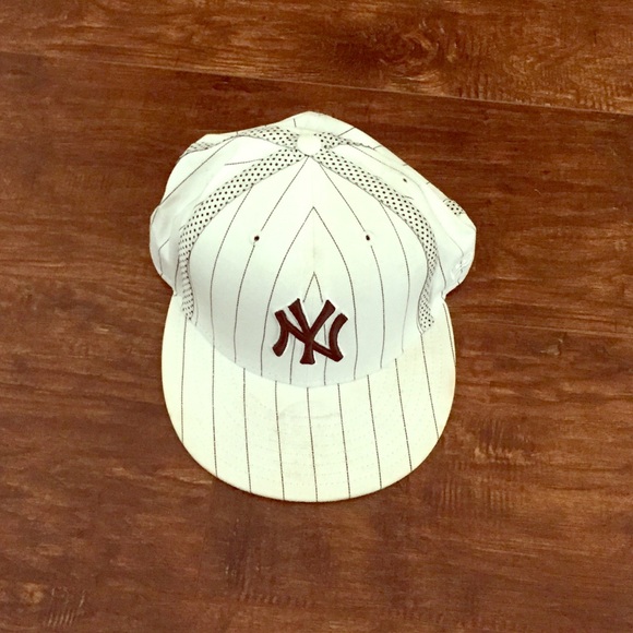 White New Era Yankees hat