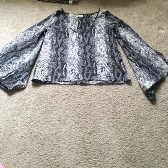 Show me your mumu jafaar top in Python size small