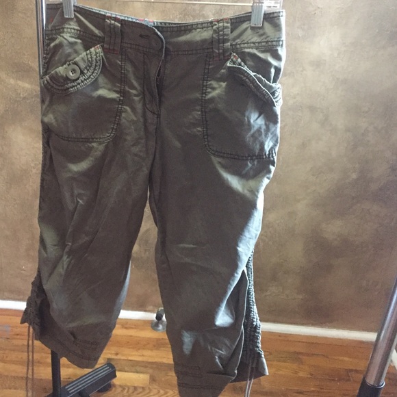 Green capris size 6 from anthropologie