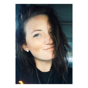 Meet your Posher, Elissa