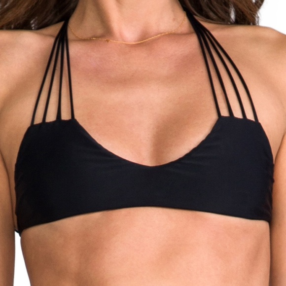 Mikoh Banyans Top in Night