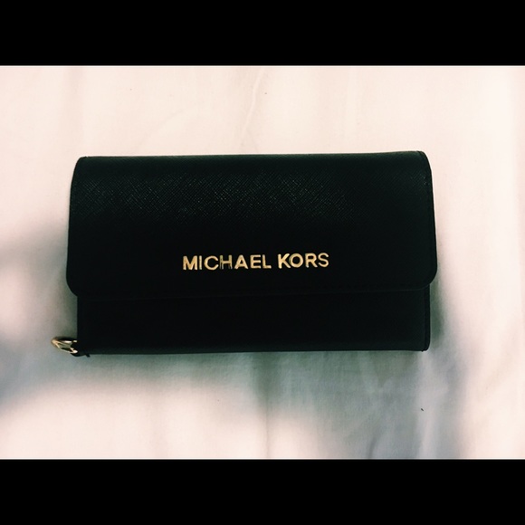 MK Wallet & Phone Case ✨