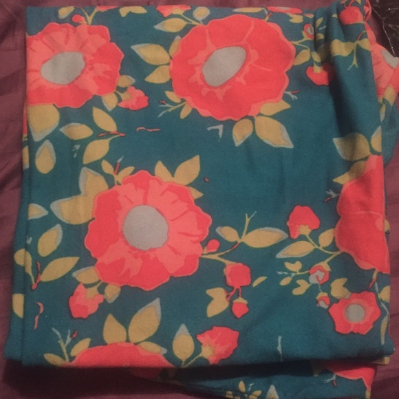 LuLaRoe TC tall & curvy floral leggings on Teal