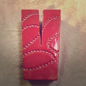 Beautiful v shaped, pearl accent design box