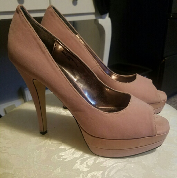 Heels - Picture 3 of 3