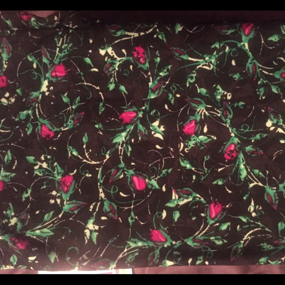 NWT TC LulaRoe rosebuds & vines on black leggings