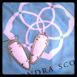 Kendra Scott Sky earrings in gold and white pearl