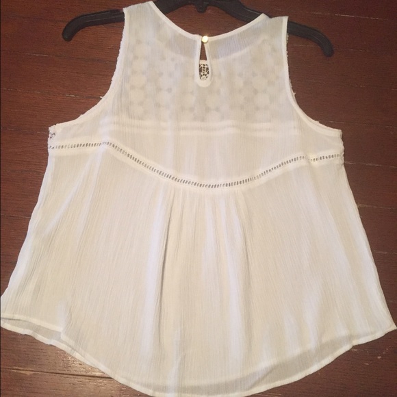 Flowy White Top - Picture 2 of 3