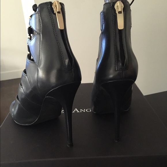 Enzo Angiolini Black Gladiator Heels - Picture 2 of 4