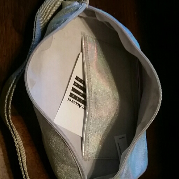 American Apparel leather fanny pack NEW!  Silver - Picture 3 of 4