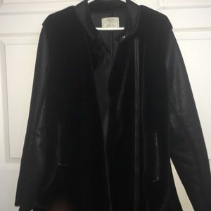 Zara women's black coat with fur outer size XL
