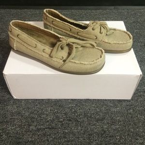 Aerosols size 7 boat shoes