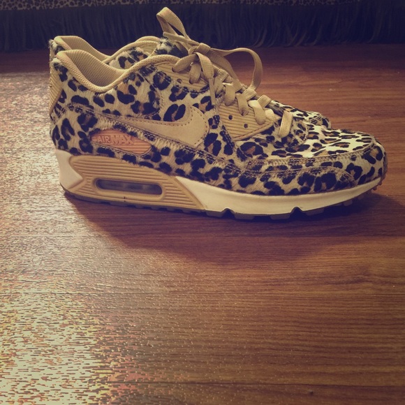 Nike Air Max Leopard Tennis Shoe