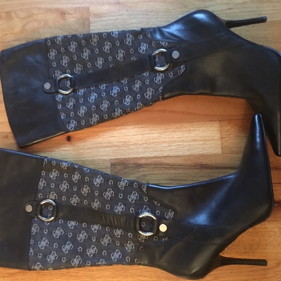 Guess logo heeled leather boots !