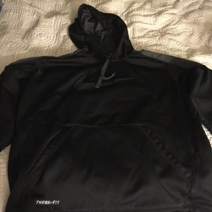 Nike therma fit sweatshirt