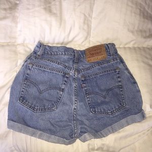 High wasted Levi shorts :-)