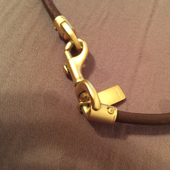 Gold Coach Locket - Picture 2 of 4