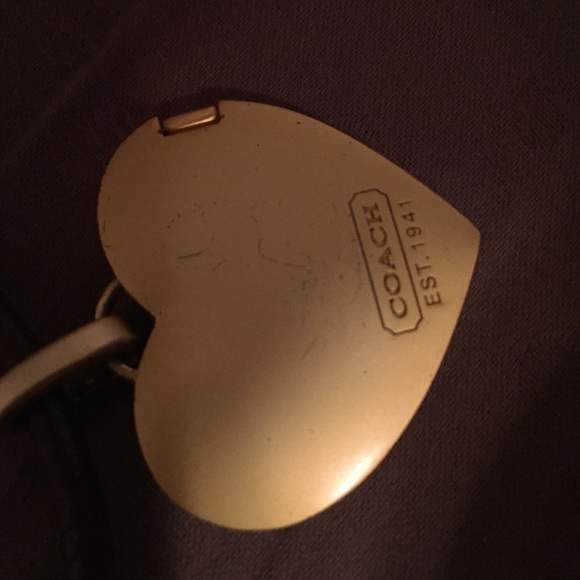 Gold Coach Locket - Picture 3 of 4