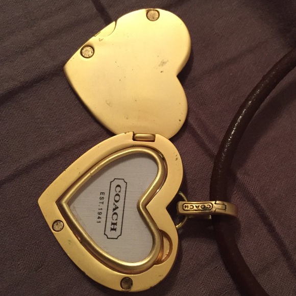 Gold Coach Locket - Picture 4 of 4