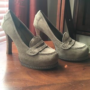 Banana Republic Olive Suede Pumps 6M