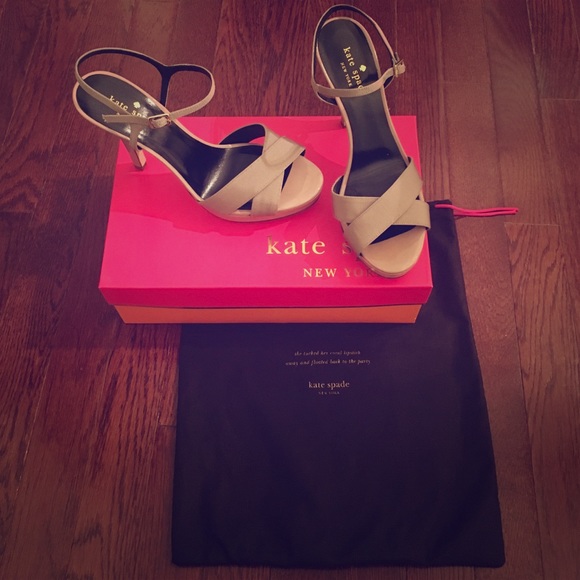 robin sandal in taupe