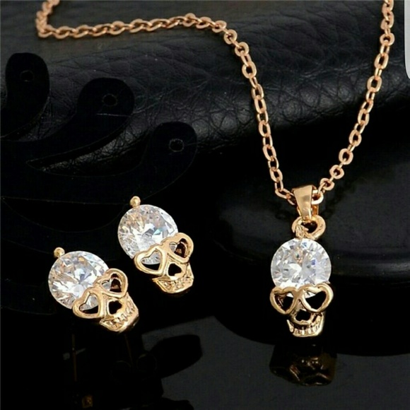 18k Skull Diamonds necklace and earing set