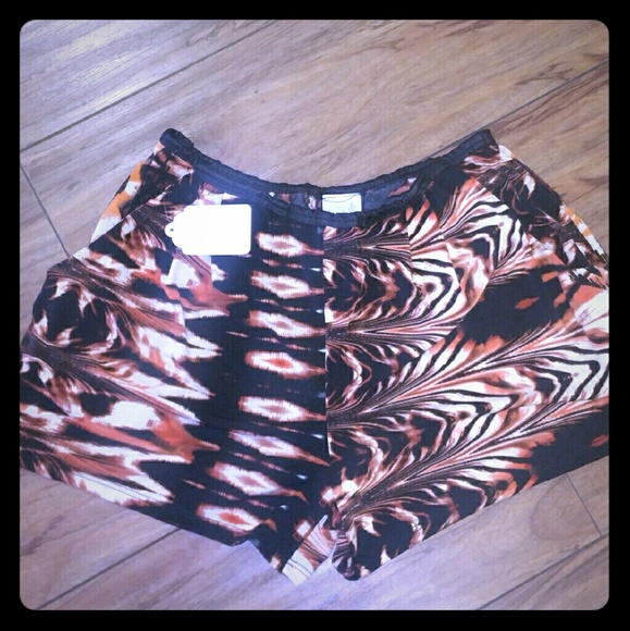Ultra soft safari print short - Picture 1 of 4
