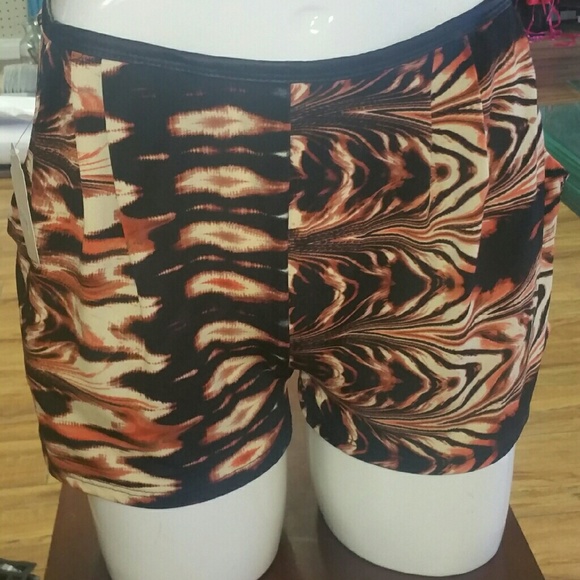 Ultra soft safari print short - Picture 2 of 4