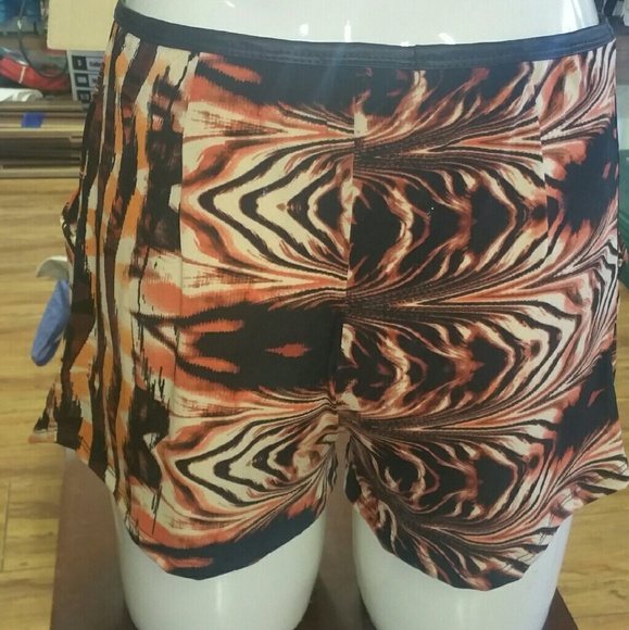 Ultra soft safari print short - Picture 3 of 4