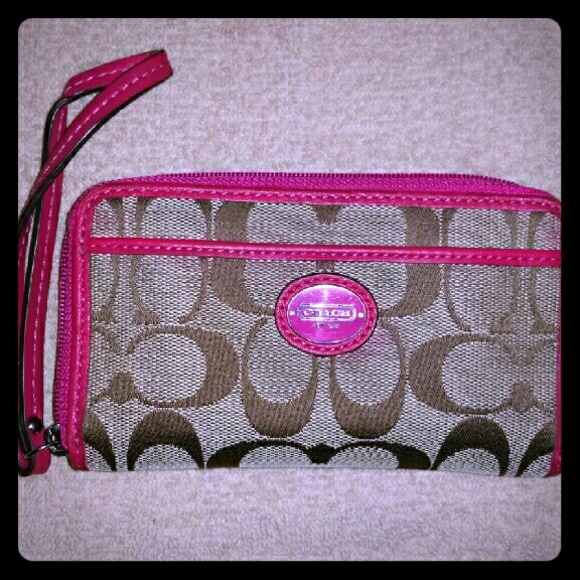 ❤❤❤❤SOLD❤❤❤❤Coach wallet wristlet