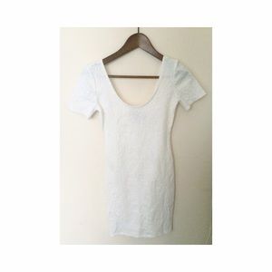 bodycon dress w/ embossed floral print 💁🏼