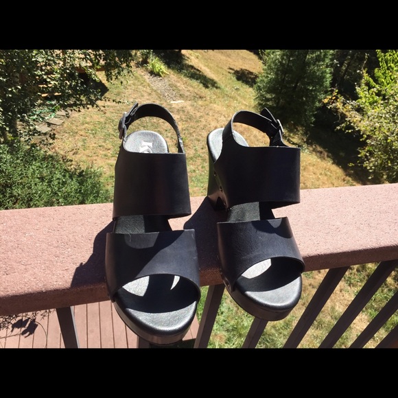 Korks by Kork-Ease! Clogs/ sandals.